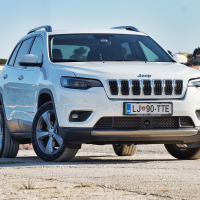 jeep_cherokee_AWD_limited_test-6.jpg