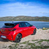 Opel corsa za volanom (25 of 26).jpg