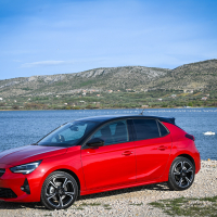 Opel corsa za volanom (21 of 26).jpg