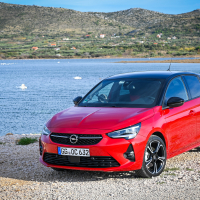 Opel corsa za volanom (20 of 26).jpg