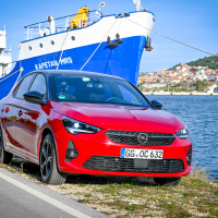Opel corsa za volanom (16 of 26).jpg