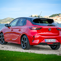Opel corsa za volanom (12 of 26).jpg