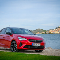 Opel corsa za volanom (8 of 26).jpg