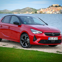 Opel corsa za volanom (7 of 26).jpg