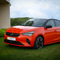 Opel corsa za volanom (6 of 26).jpg