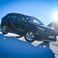 Toyota RAV4 AWD-e supertest sneg (18 of 23).jpg