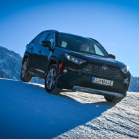 Toyota RAV4 AWD-e supertest sneg (17 of 23).jpg