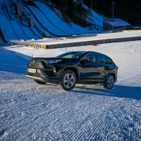 Toyota RAV4 AWD-e supertest sneg (14 of 23).jpg