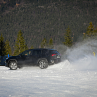 Toyota RAV4 AWD-e supertest sneg (6 of 23).jpg