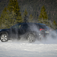 Toyota RAV4 AWD-e supertest sneg (10 of 23).jpg