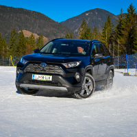 Toyota RAV4 AWD-e supertest sneg (3 of 23).jpg