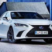 Lexus ES 300h F-sport AMZS test (6 of 24).jpg