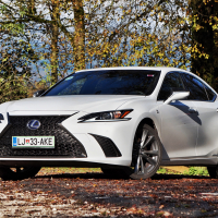 Lexus ES 300h F-sport AMZS test (5 of 24).jpg