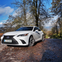 Lexus ES 300h F-sport AMZS test (4 of 24).jpg