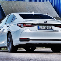 Lexus ES 300h F-sport AMZS test (7 of 24).jpg