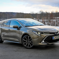 Toyota corolla TS 2.0 HSD e-CVT test (8 of 23).jpg