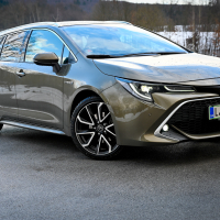 Toyota corolla TS 2.0 HSD e-CVT test (7 of 23).jpg