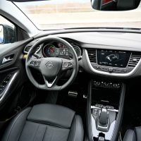 Opel grandland X hybrid4 (16 of 18).jpg