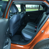Peugeot 2008 1.2 130 allure in renault captur TCe 130 EDC edition one (36 of 39).jpg