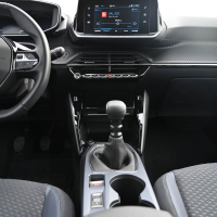 Peugeot 2008 1.2 130 allure in renault captur TCe 130 EDC edition one (34 of 39).jpg