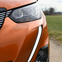 Peugeot 2008 1.2 130 allure in renault captur TCe 130 EDC edition one (22 of 39).jpg