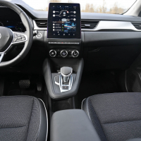 Peugeot 2008 1.2 130 allure in renault captur TCe 130 EDC edition one (26 of 39).jpg