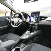 Peugeot 2008 1.2 130 allure in renault captur TCe 130 EDC edition one (30 of 39).jpg