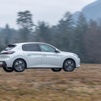 Peugeot 208 allure 1,2 puretech (26 of 26).jpg