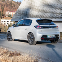 Peugeot 208 allure 1,2 puretech (2 of 26).jpg