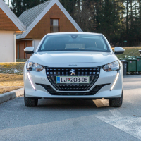 Peugeot 208 allure 1,2 puretech (5 of 26).jpg