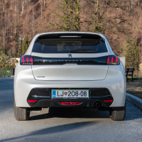 Peugeot 208 allure 1,2 puretech (4 of 26).jpg