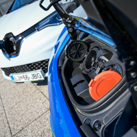 Renault ZOE vs Nissan Leafa (13 of 35).jpg
