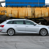 Škoda superb combi 2.0 TDI DSG style (3 of 29).jpg