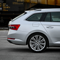 Škoda superb combi 2.0 TDI DSG style (4 of 29).jpg