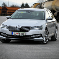 Škoda superb combi 2.0 TDI DSG style (2 of 29).jpg