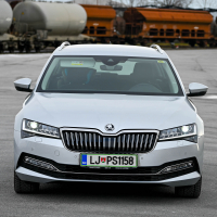 Škoda superb combi 2.0 TDI DSG style (5 of 29).jpg