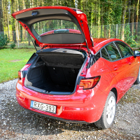 Opel astra 1,2 turbo elegance (30 of 34).jpg