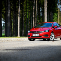 Opel astra 1,2 turbo elegance (10 of 34).jpg