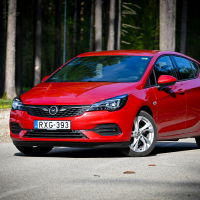 Opel astra 1,2 turbo elegance (8 of 34).jpg