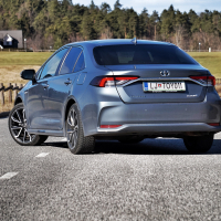 toyota_corolla_sedan_kratek_test-1.jpg