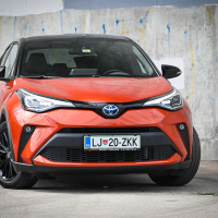 Toyota C-HR 2,0 hybrid AMZS test-8.jpg