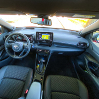 Toyota_yaris_hybrid-14.jpg