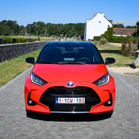 Toyota_yaris_hybrid-7.jpg