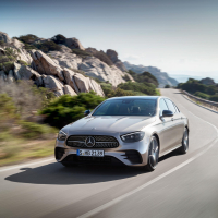 Mercedes E za volanom AMZS.jpg