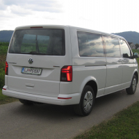VW caravelle zadaj.jpg