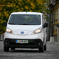 Nissan e-NV 200 combi 7-11.jpg
