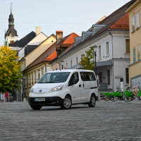 Nissan e-NV 200 combi 7-17.jpg