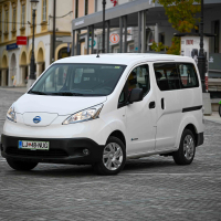 Nissan e-NV 200 combi 7-16.jpg