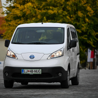Nissan e-NV 200 combi 7-12.jpg