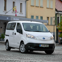 Nissan e-NV 200 combi 7-9.jpg